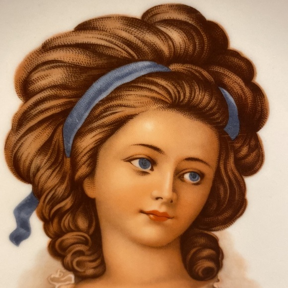 Monreau Decorative plate with beautiful lady on it. Bridgerton - Picture 9 of 9